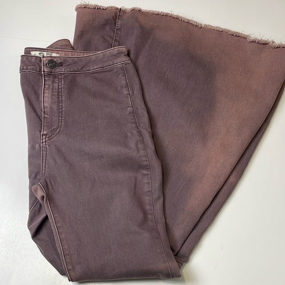 We The Free People Super Flared Acid-Wash Jeans Size 27 Raw Hem Stretch - Picture 16 of 16